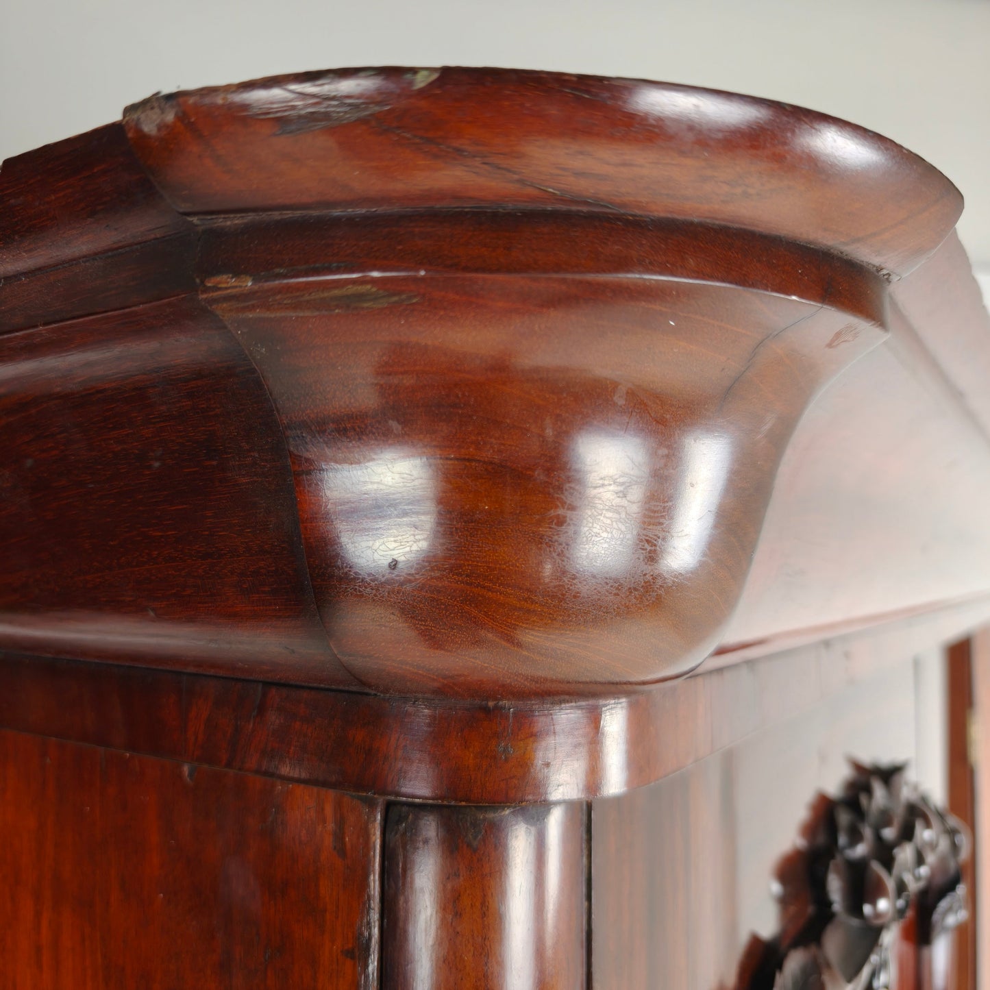 Victorian Wardrobe in Flamed Mahogany – circa 1860–1880 Victorian Wardrobe in Flamed Mahogany – circa 1860–1880