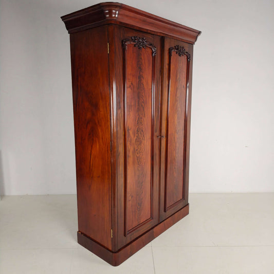 Victorian Wardrobe in Flamed Mahogany – circa 1860–1880 Victorian Wardrobe in Flamed Mahogany – circa 1860–1880