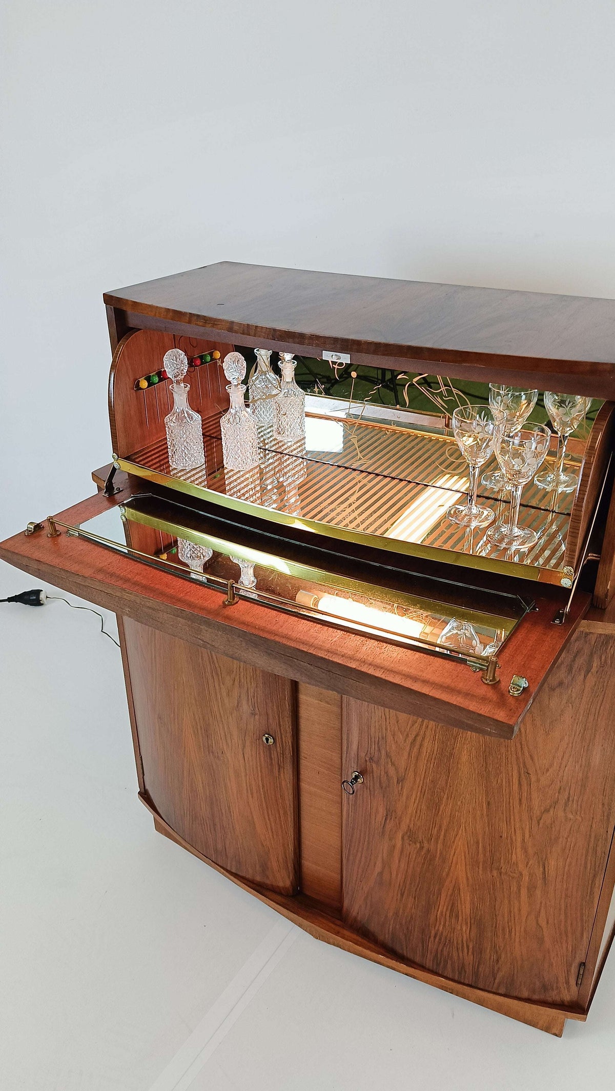 Vintage Cocktail Bar “Sureline” – George Serlin & Sons (1950s) Vintage Cocktail Bar “Sureline” – George Serlin & Sons (1950s)