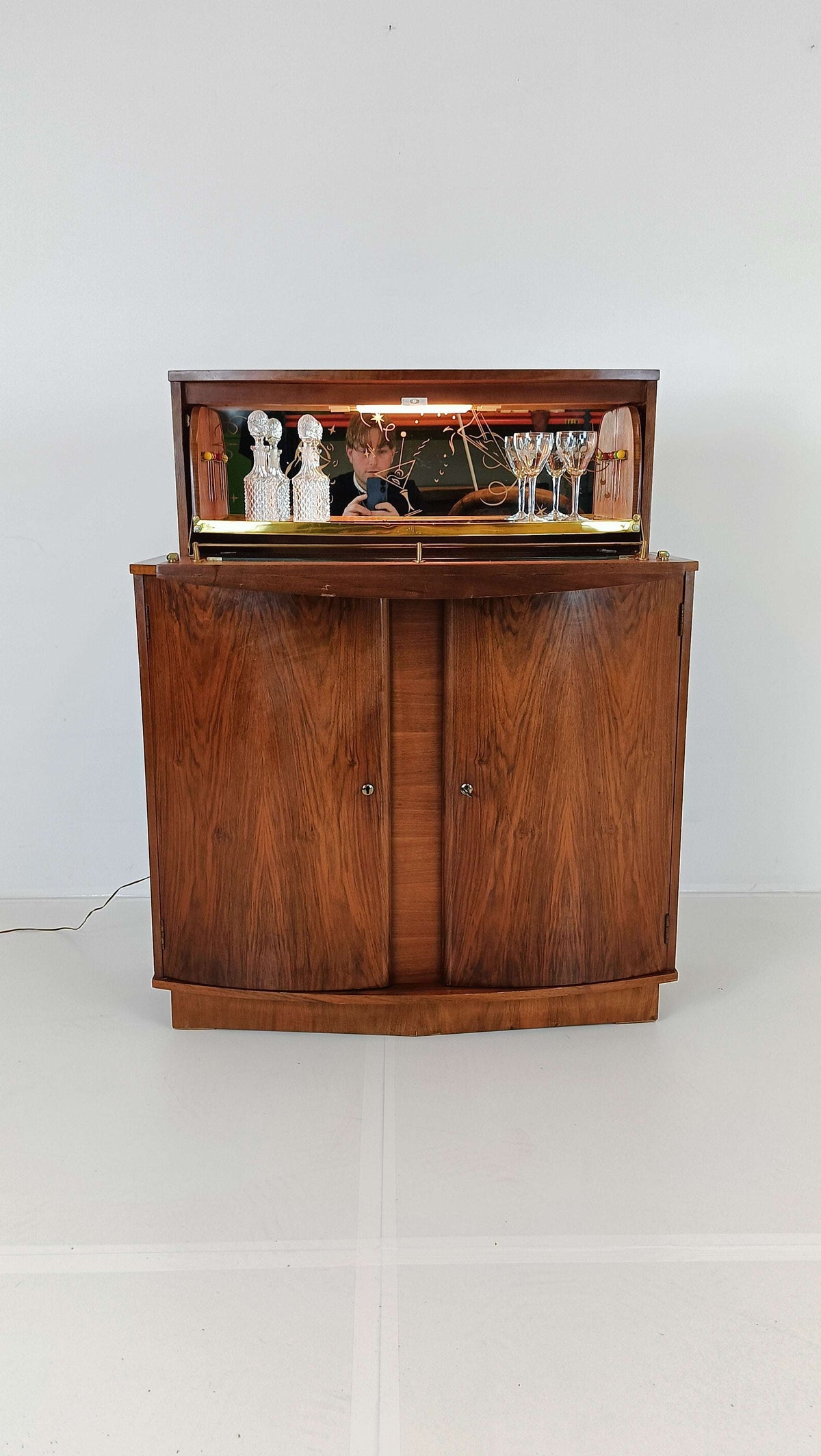 Vintage Cocktail Bar “Sureline” – George Serlin & Sons (1950s) Vintage Cocktail Bar “Sureline” – George Serlin & Sons (1950s)