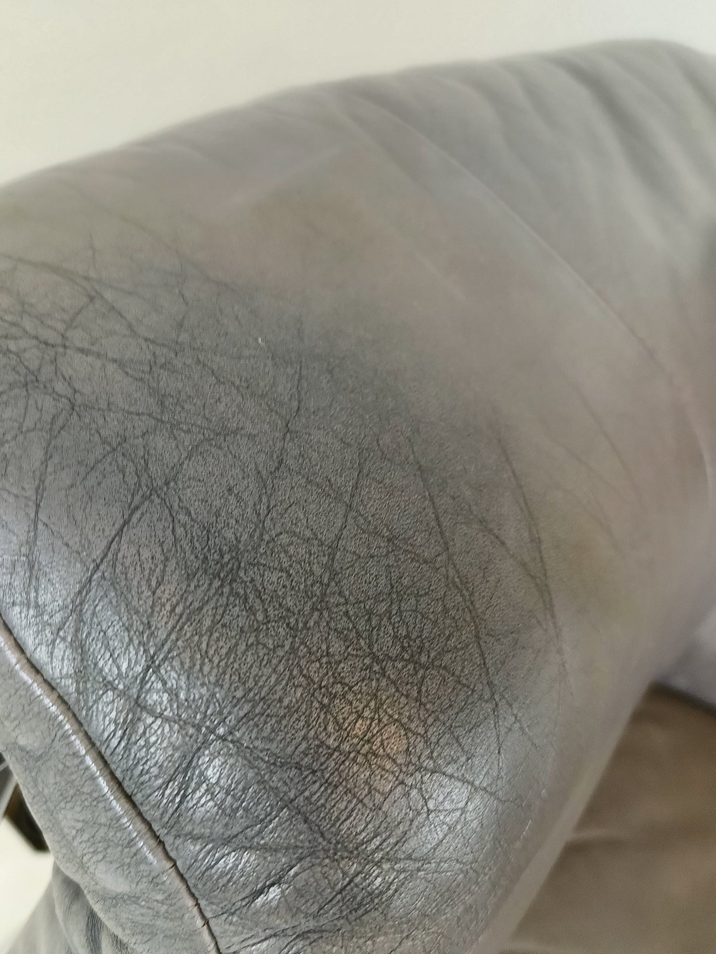 Vintage leather armchair with chrome tubular frame Vintage leather armchair with chrome tubular frame
