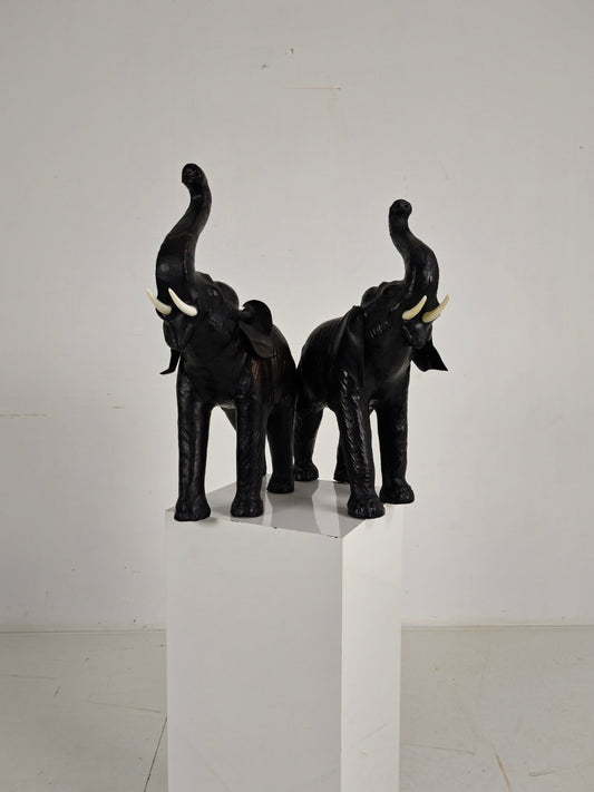 Vintage Leather Elephant Sculpture – Mid 20th Century Vintage Leather Elephant Sculpture – Mid 20th Century