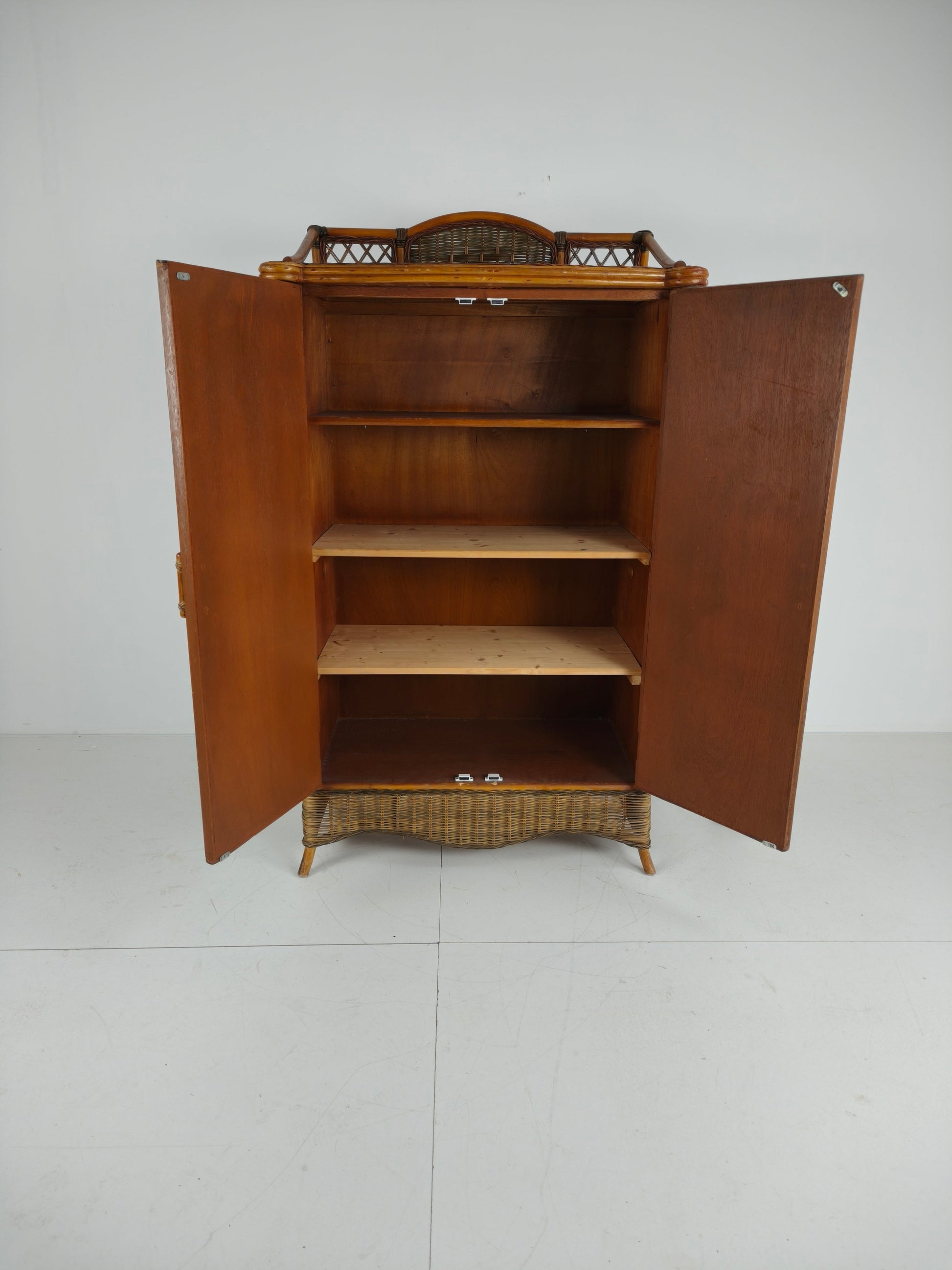Vintage Wicker Wardrobe / Linen Cabinet – Rattan & Bamboo Vintage Wicker Wardrobe / Linen Cabinet – Rattan & Bamboo