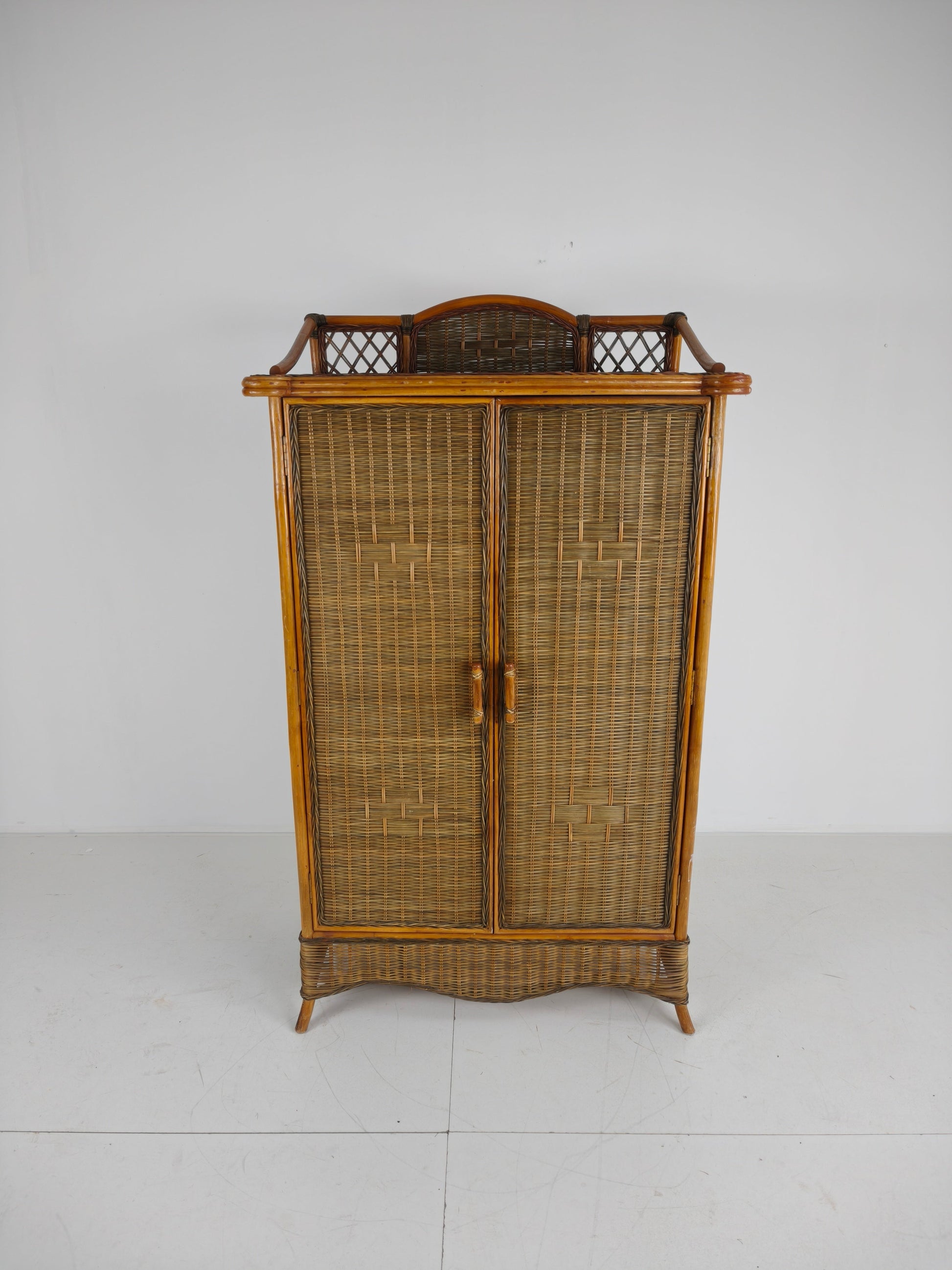 Vintage Wicker Wardrobe / Linen Cabinet – Rattan & Bamboo Vintage Wicker Wardrobe / Linen Cabinet – Rattan & Bamboo