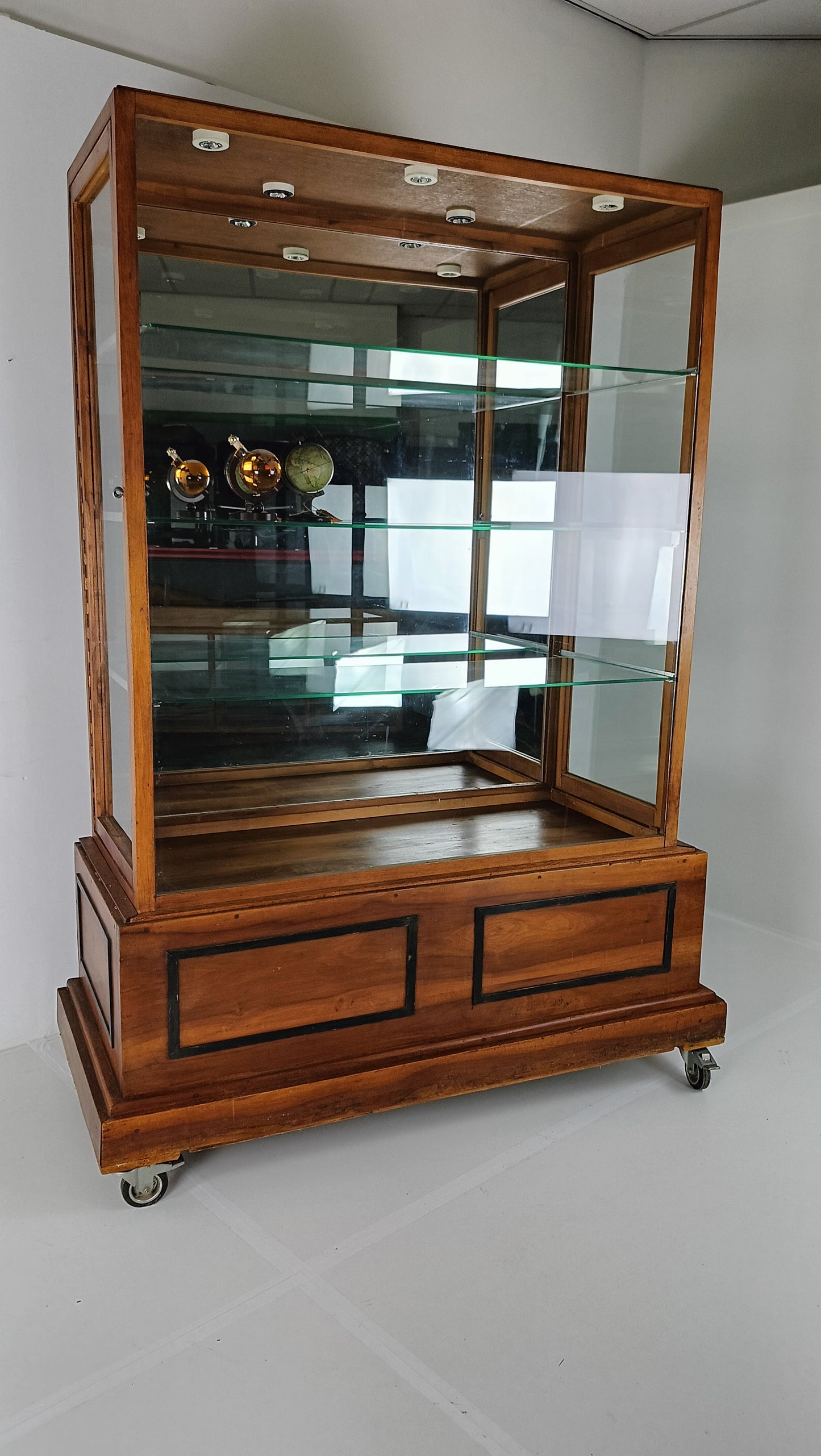 Wonderful Enormous Display Cabinet Wonderful Enormous Display Cabinet