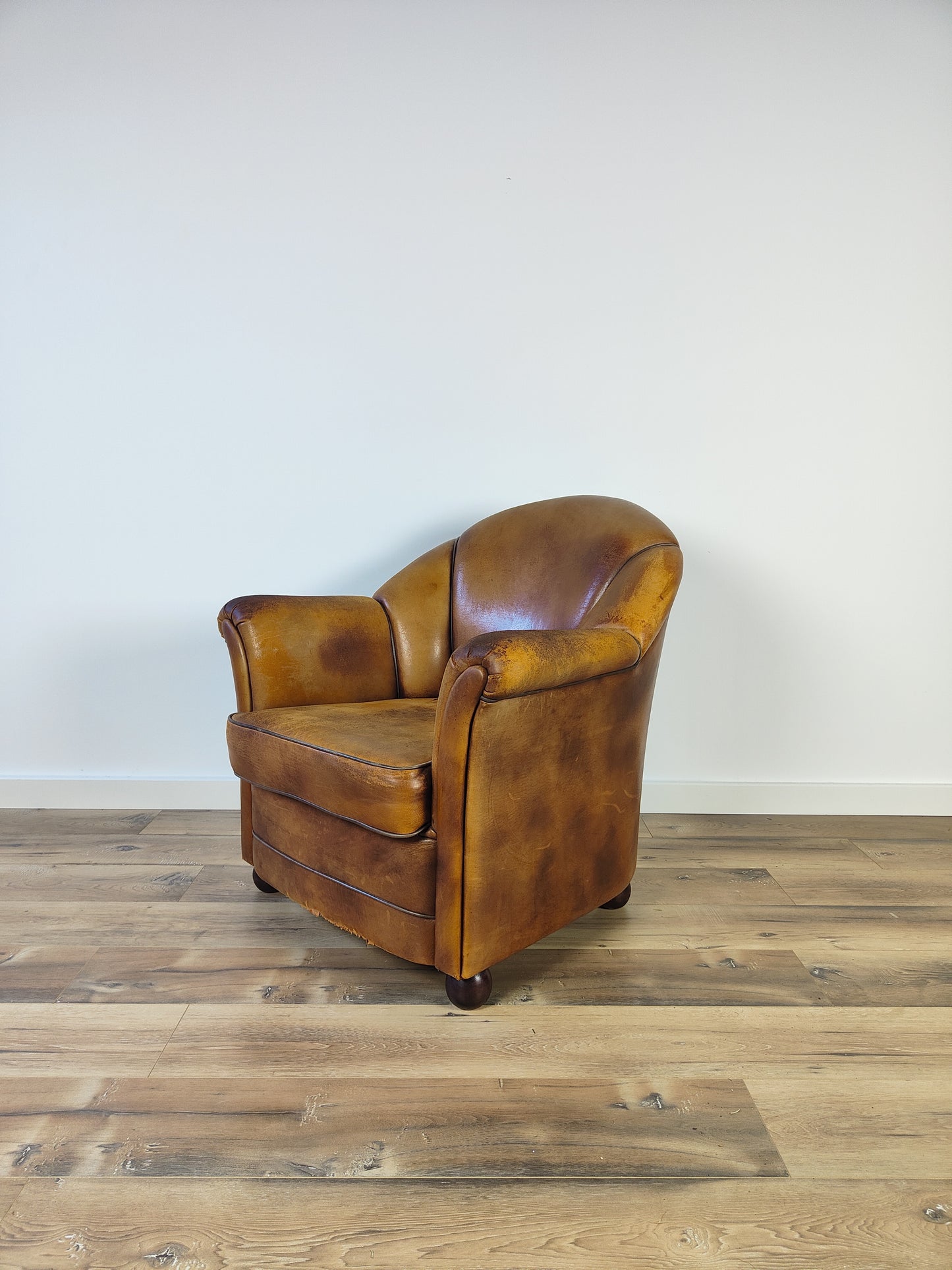 Classic Sheep Leather Club Chair