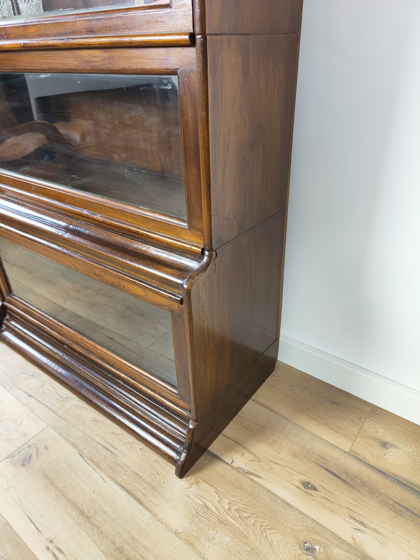 Beautiful Antique Globe Wernick English Bookcase/Display Cabinet