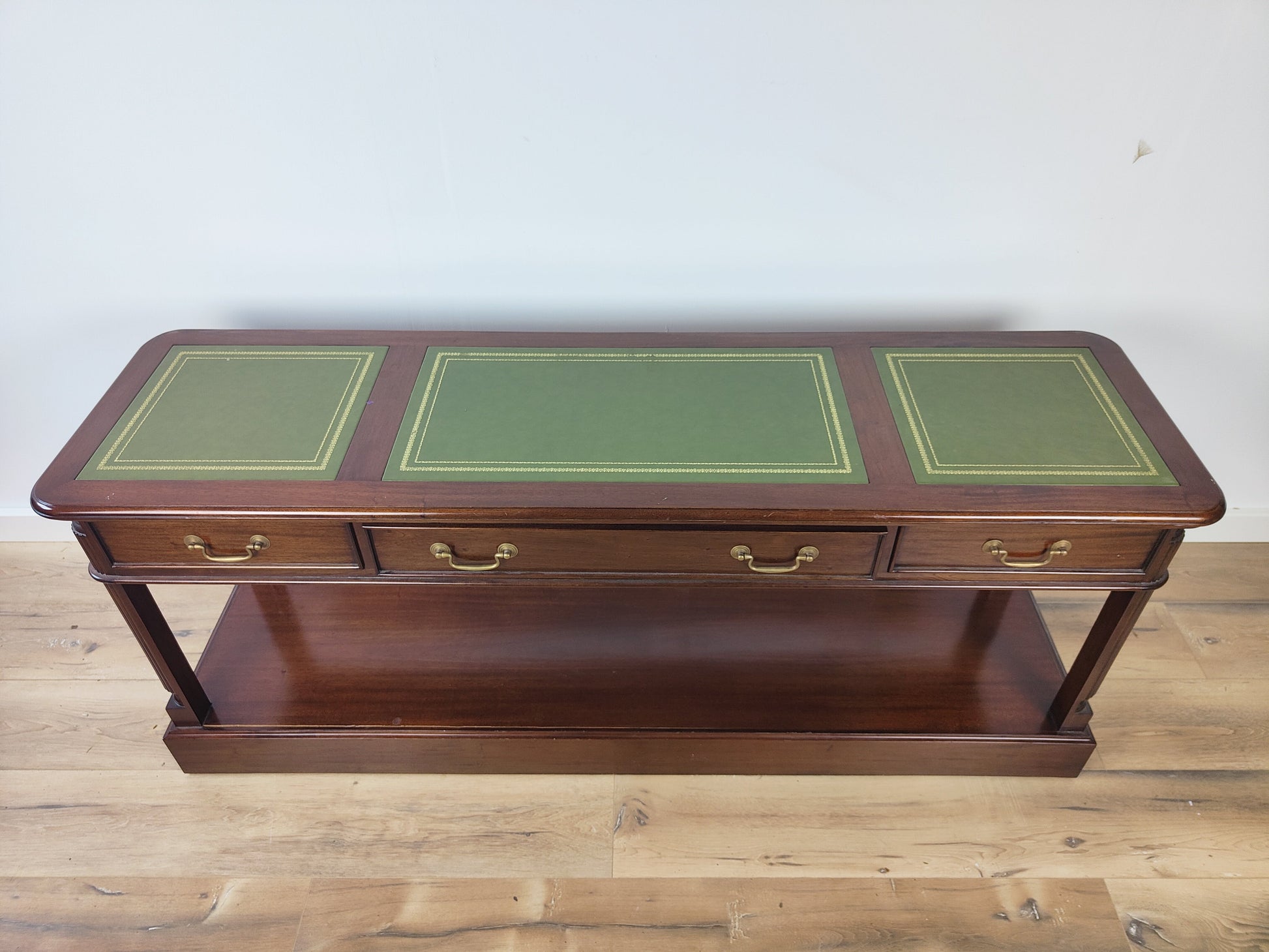 Mahongany Wooden Side Table/English Chesterfield Mahongany Wooden Side Table/English Chesterfield